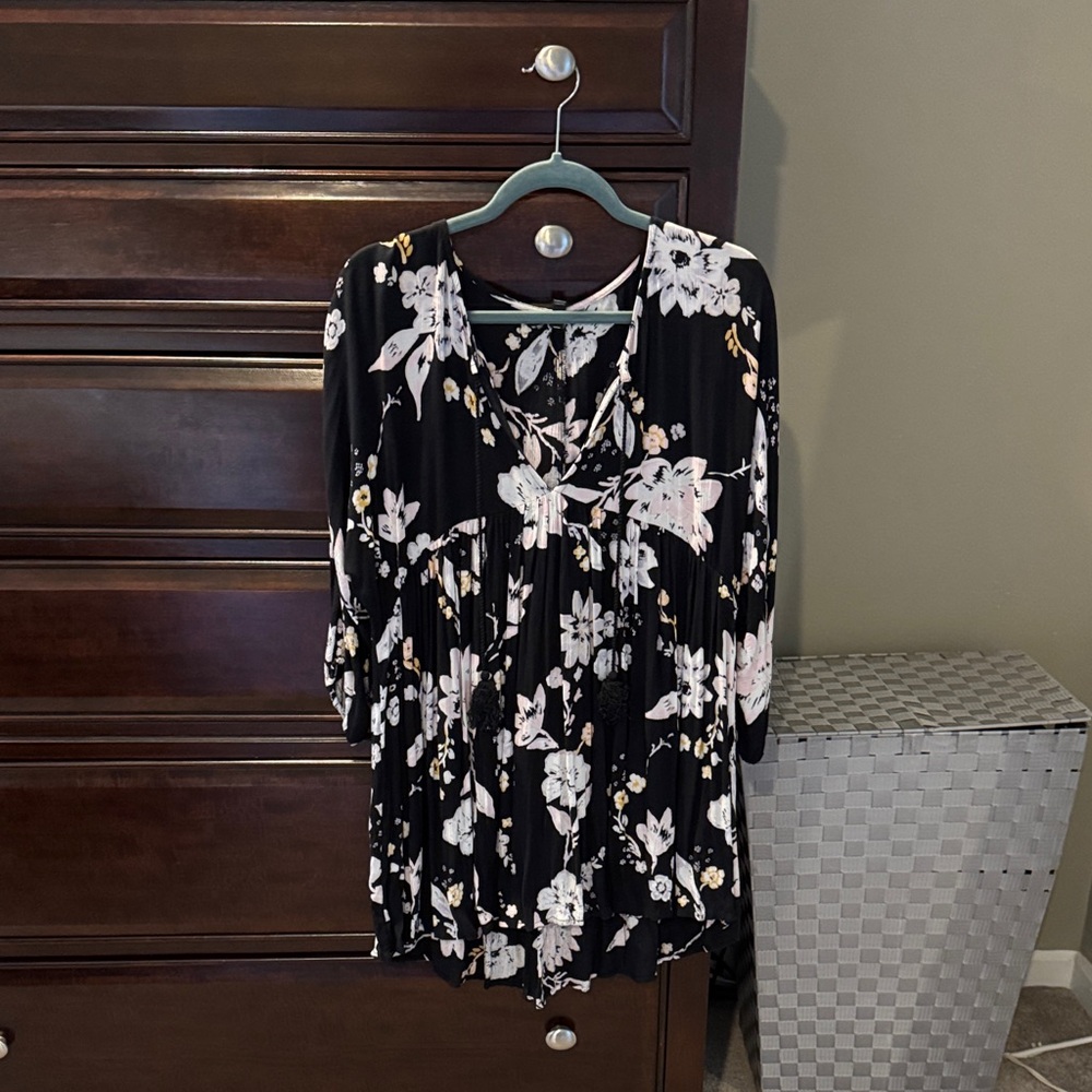 Billabong Black and White Floral Blouse
